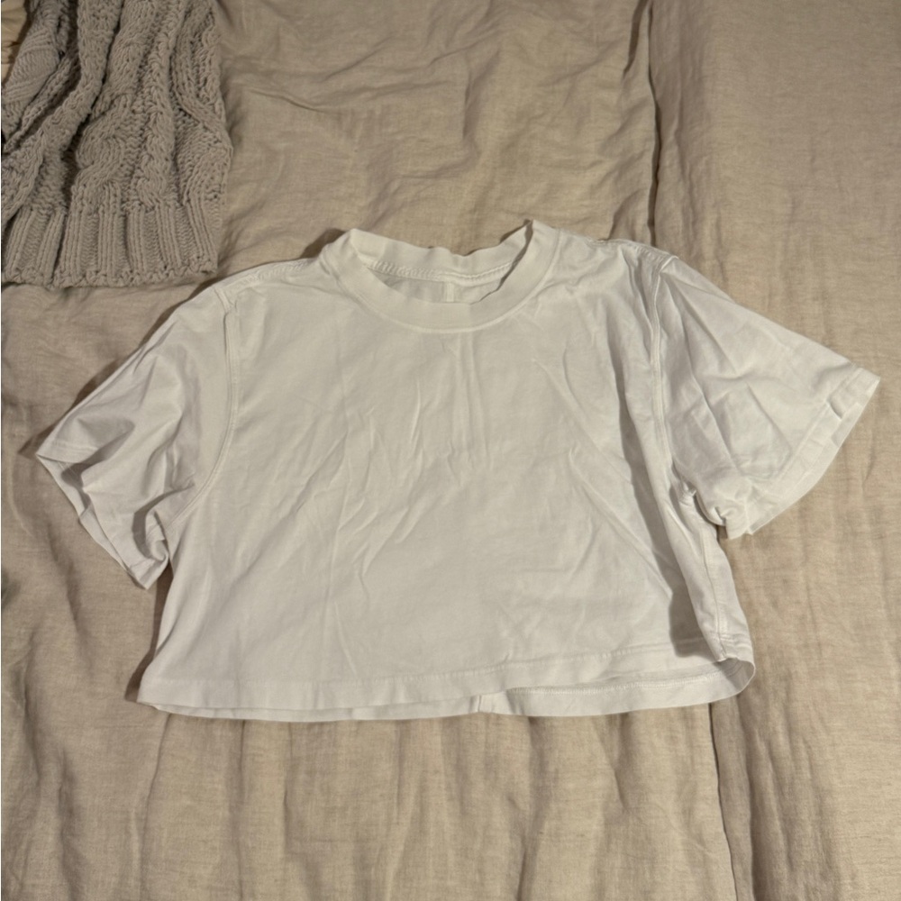 Lululemon cropped tshirt
